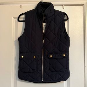 NWT Navy Blue Puffer vest size small